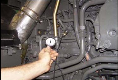 How to Measure and Test Fuel Return System for Fendt 900 Vario (2)