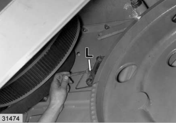 CLAAS Lexion 480 Combine Right-hand Impeller Bearing Removal Guide (3)